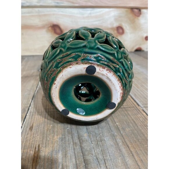Gorgeous tea light candle holders. Flowers, round, green. Set of 2 - Picture 4 of 6